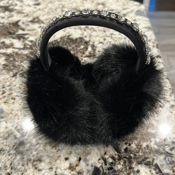 NWT Hill House The Noor Earmuffs in Black - Picture 4 of 5